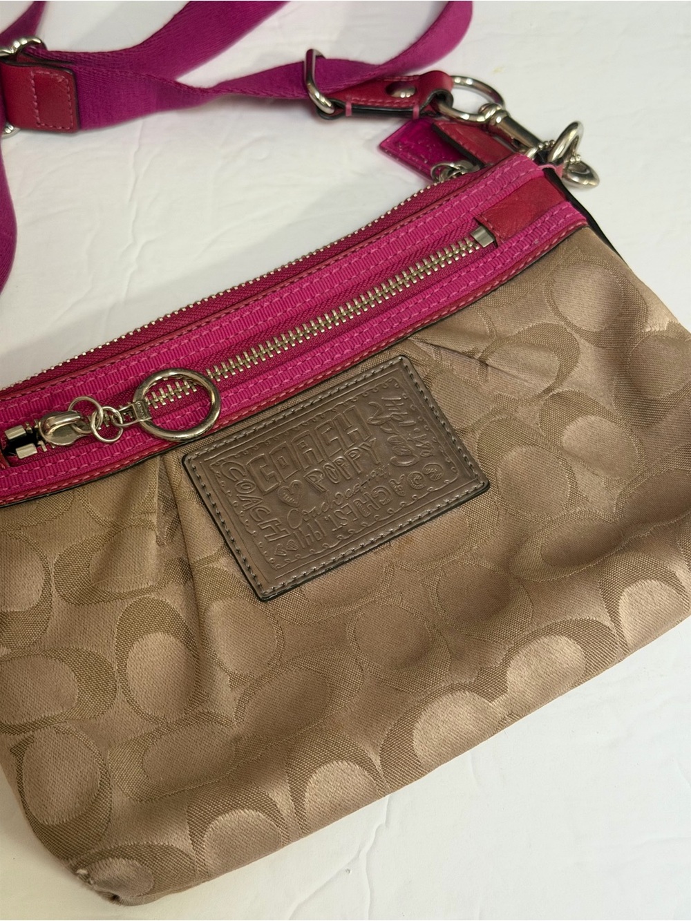 Coach Poppy Tan Signature Canvas Crossbody with Fuchsia Strap and Trim - Picture 3 of 12